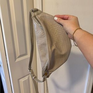 Elegant Tan Crocodile-Embossed Women's Bag